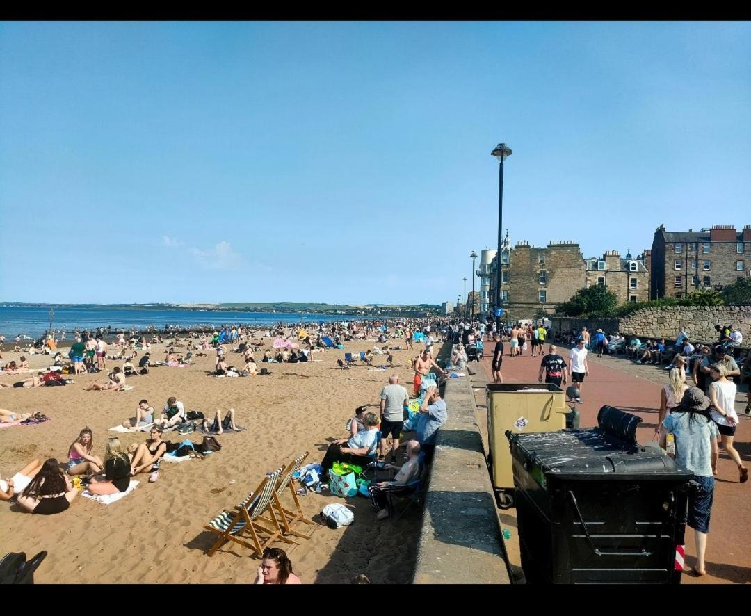 Апартаменти Edinburgh Beach Екстер'єр фото